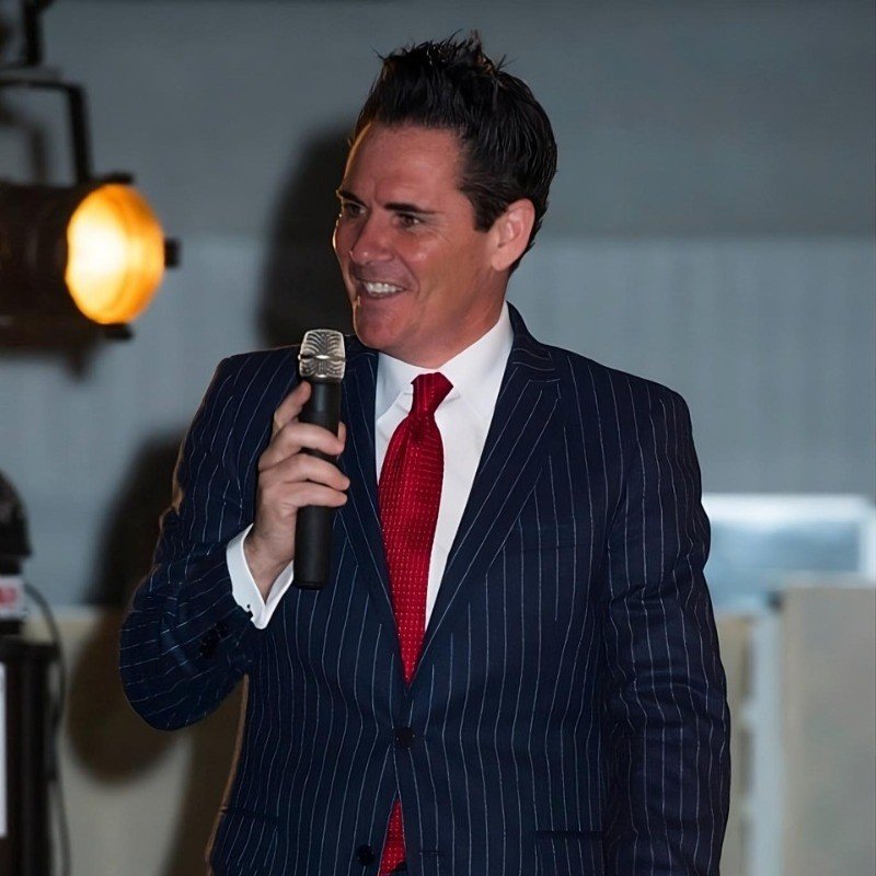 Hypnotist Mark Anthony on stage